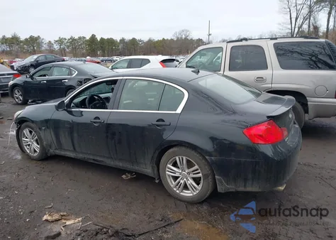 2015 Infiniti Q40 z USA, uszkodzony, nr VIN JN1CV6AR5FM521153